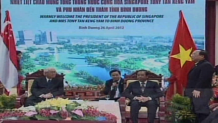 Presidente singapurense visita provincia de Binh Duong, Vietnam